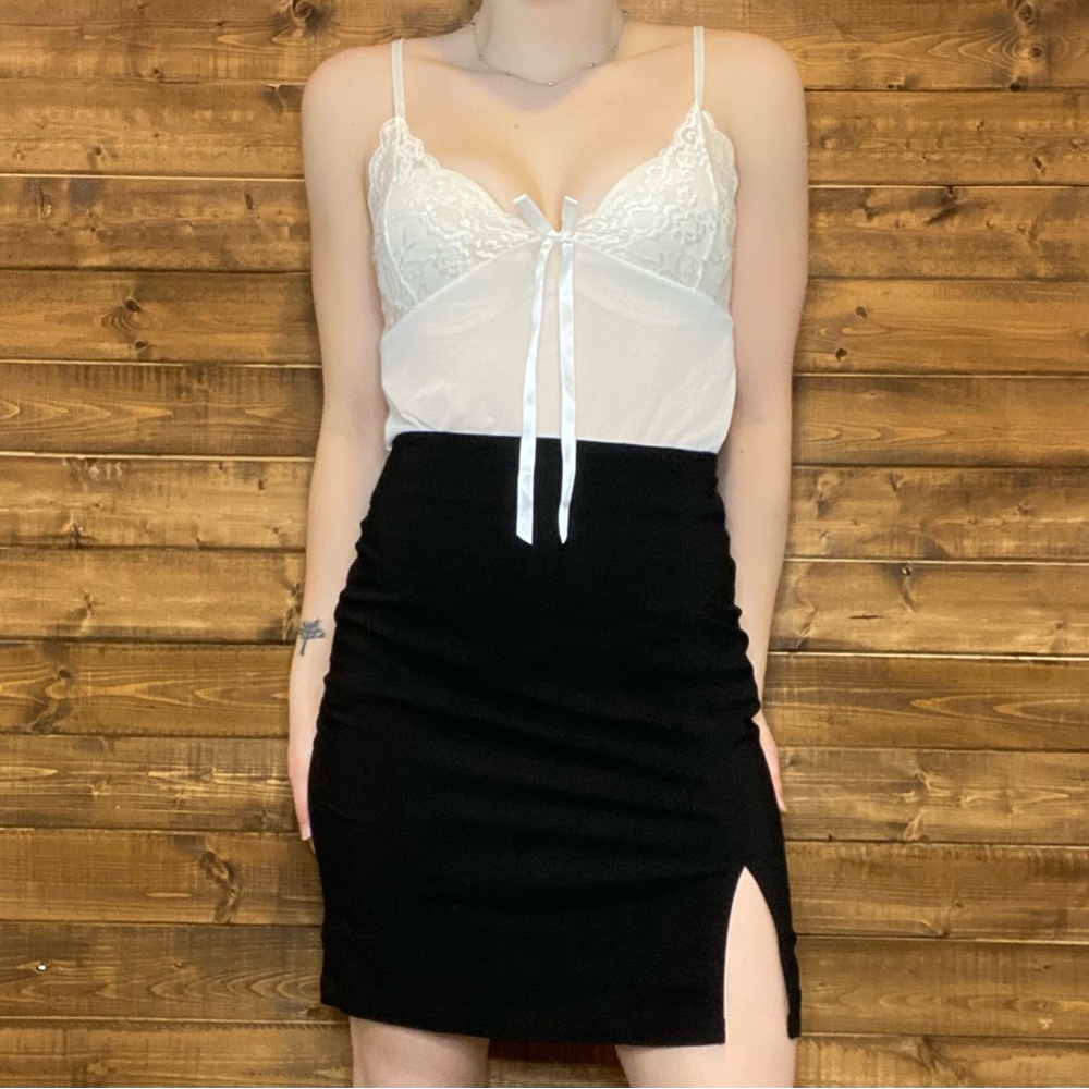 ✨Classic Black Mini Pencil Skirt with Side Slit - Size 12✨